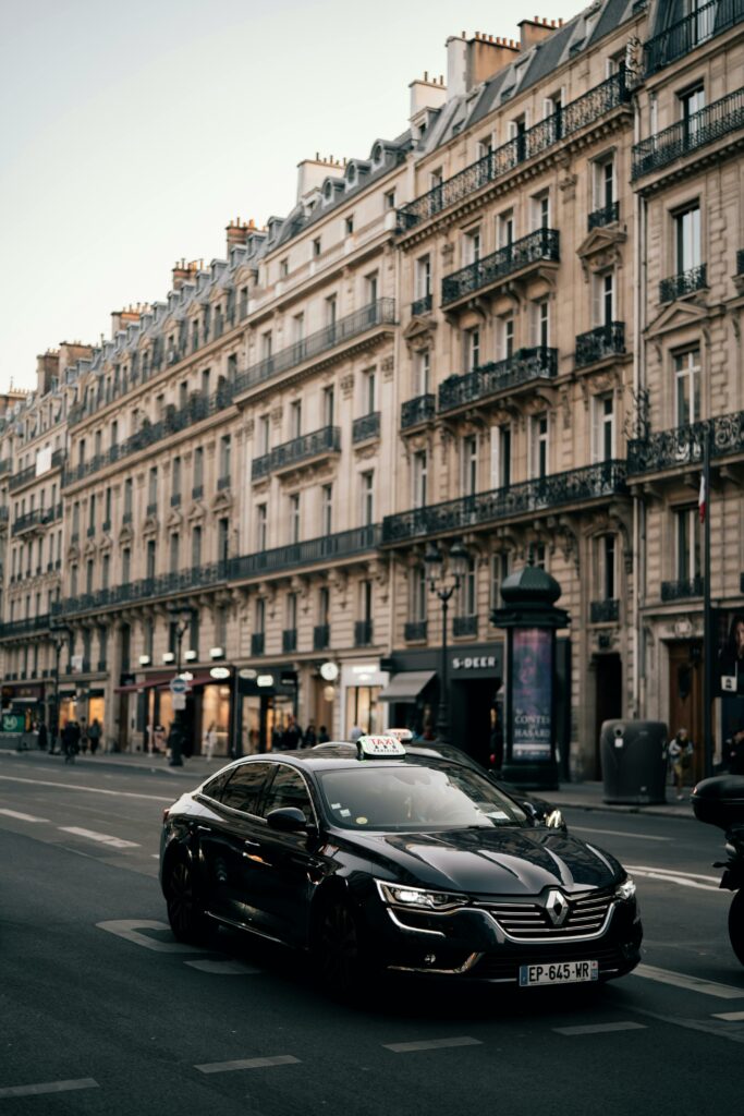 Photo de Kadir Avşar sur Pexels: https://www.pexels.com/fr-fr/photo/ville-route-rues-circulation-20170135/
